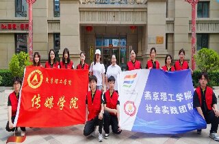 巧手绘漆扇，温情伴夕阳——燕达养护中心携手燕京理工学院共谱代际温情乐章