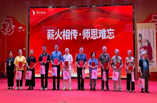 燕达秋韵启新章，师者风华映晚晴——燕达老年大学2025年秋季开学典礼暨教师节庆典圆满举行